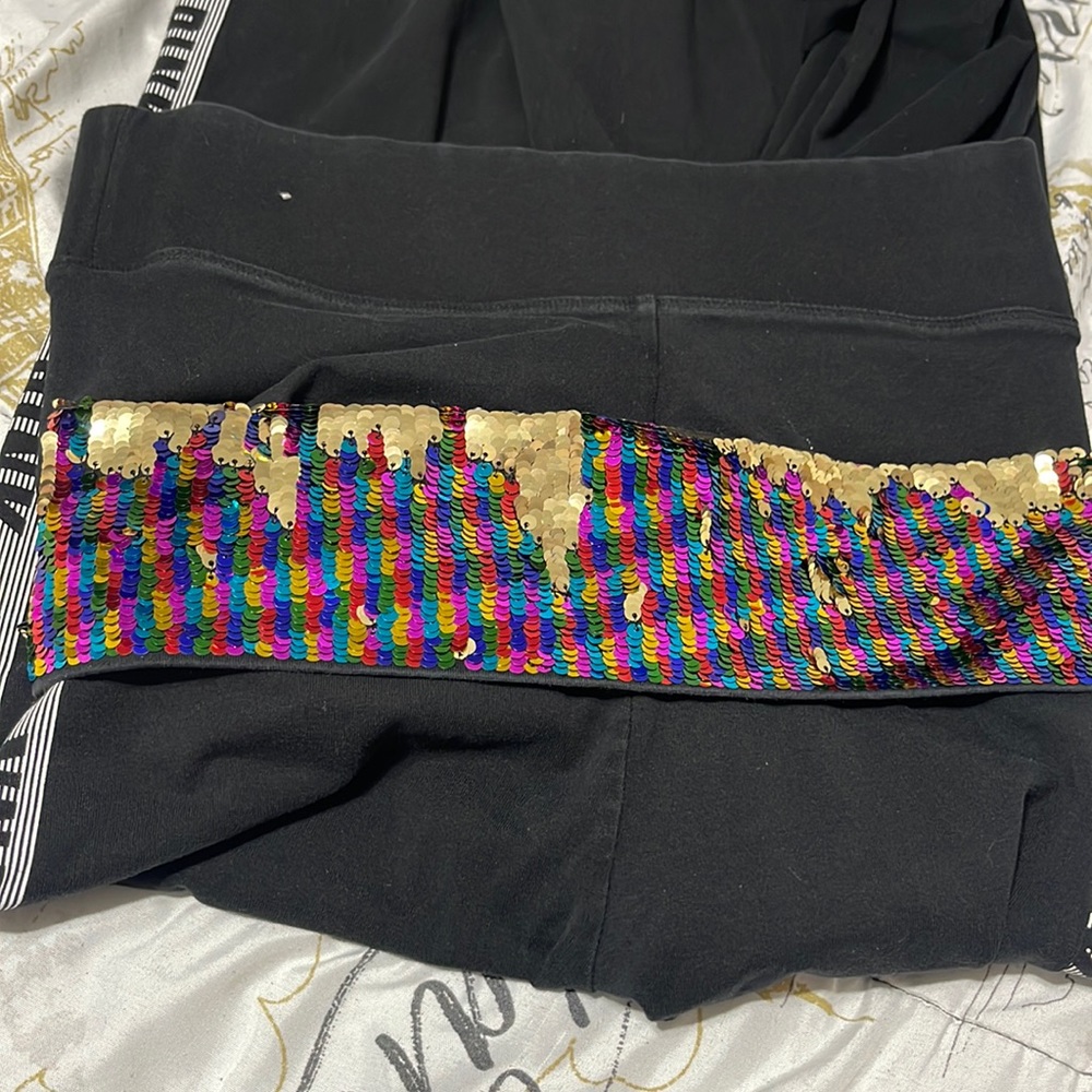 Leggging with like bootcut/bell bottom